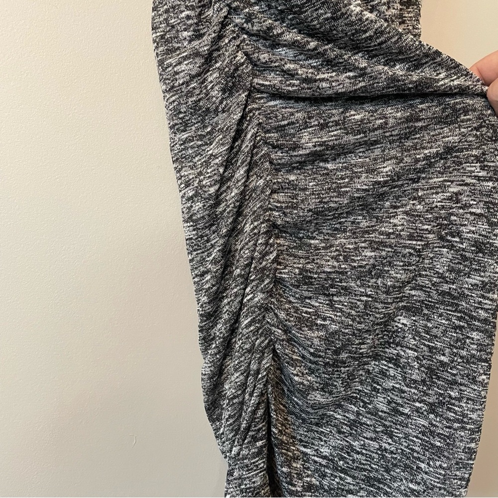Le Chateau Charcoal and Black Textured Ruched Midi Dress - Picture 2 of 11